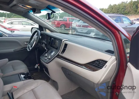 2017 Toyota Sienna Xle 8 Passenger z USA, uszkodzony, nr VIN 5TDYZ3DC2HS836092